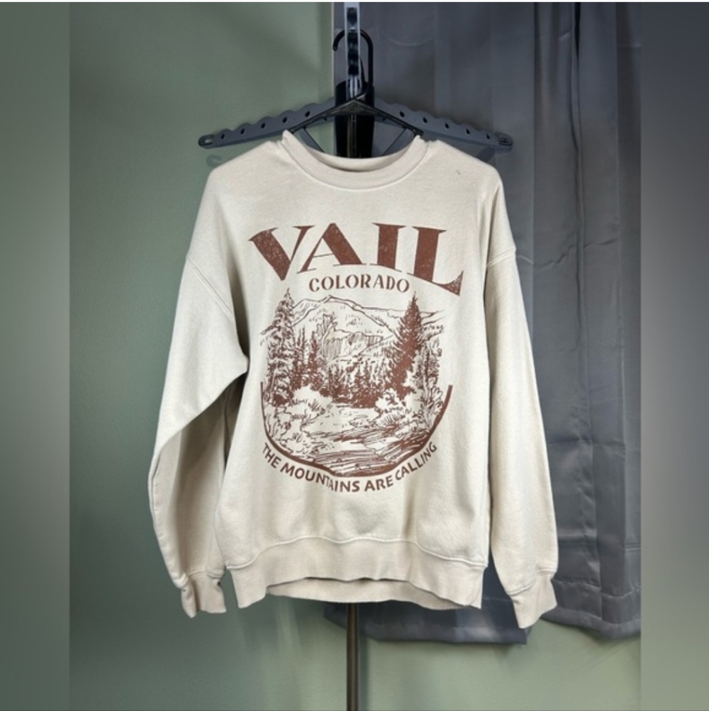 Goodie Two Sleeves Vail Colorado Cream Sweatshirt Size Small